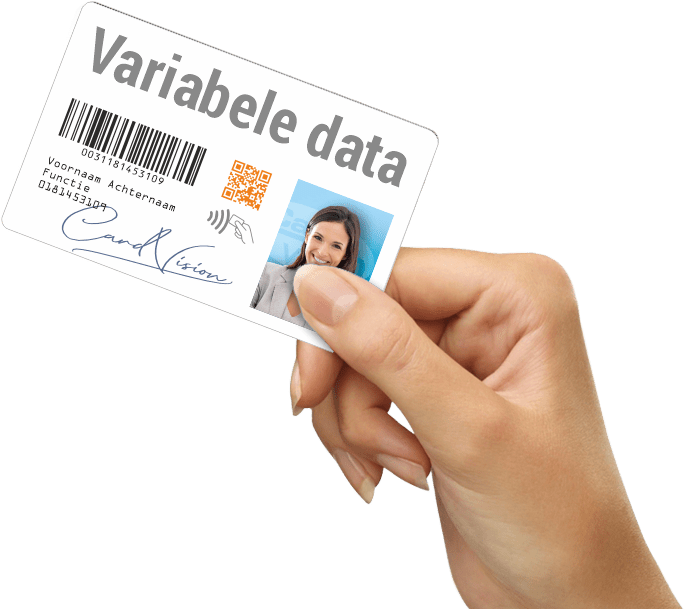 hand met contactless plastic kaart gepersonaliseerd met variabele gegevens, barcode, handtekening en pasfoto